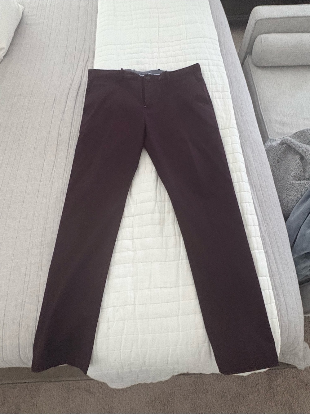 Perry Ellis Men's Slim Stretch Chino Dress Pants in Burgundy